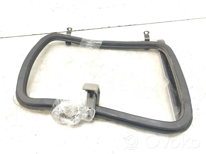 Mazda B series UF Fenêtre latérale avant / vitre triangulaire 43R00014