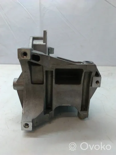 Audi A5 8T 8F Support de générateur / alternateur 03L903143R