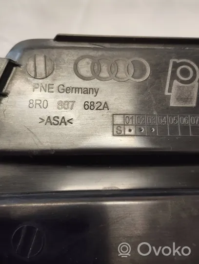 Audi Q5 SQ5 Etupuskurin alempi jäähdytinsäleikkö 8R0807682A