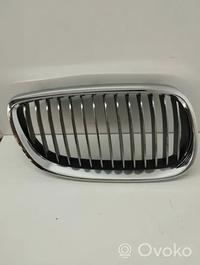 BMW 3 E90 E91 Front bumper upper radiator grill 22405910