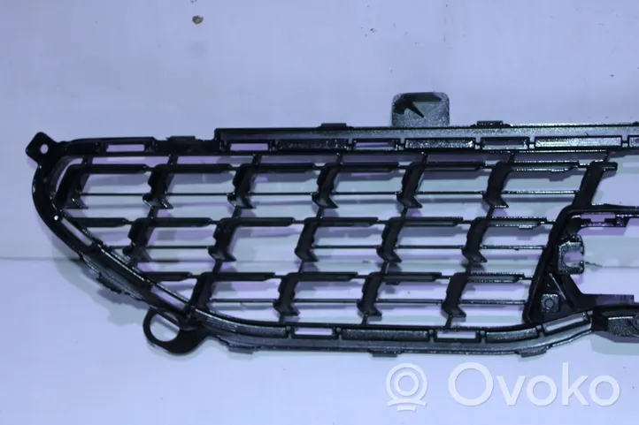 Toyota Yaris Cross Grille calandre supérieure de pare-chocs avant 531110DD00