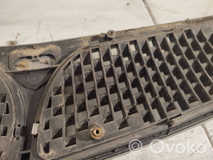 Lancia Lybra Grille de calandre avant 