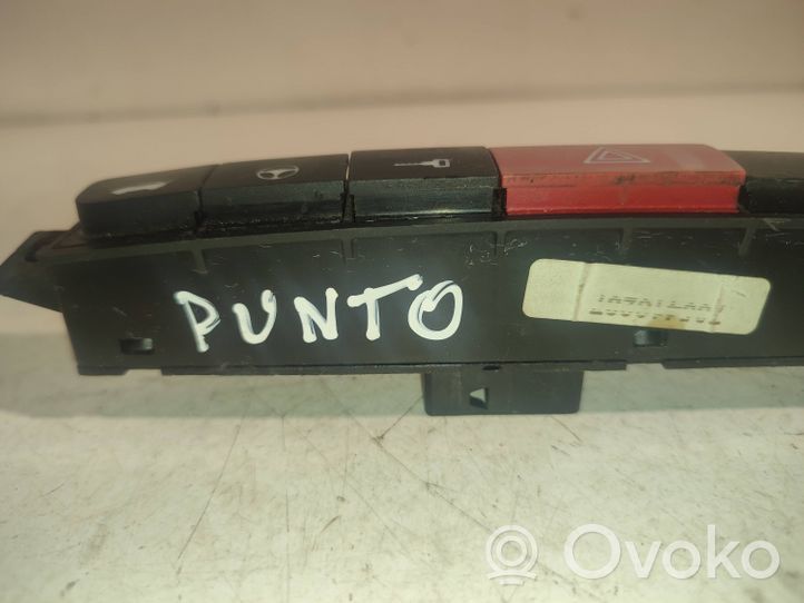 Fiat Punto (199) Interrupteur feux de détresse 735383233