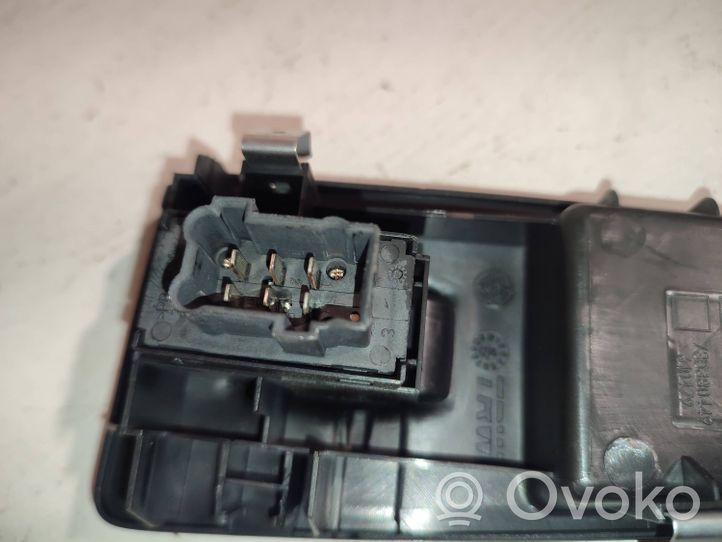 Fiat Grande Punto Electric window control switch 735380448