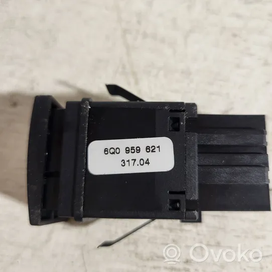 Volkswagen Polo Przycisk / Przełącznik ogrzewania szyby przedniej / czołowej 6Q0959621