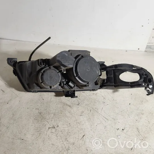 Saab 9-5 Lampa przednia 89006241