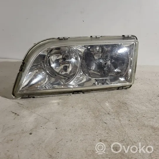 Volvo S40, V40 Lampa przednia 30899682