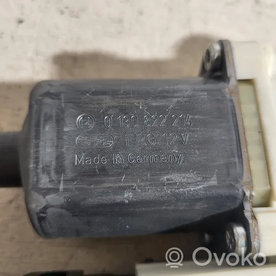 Ford Focus Moteur de lève-vitre de porte avant 0130822214