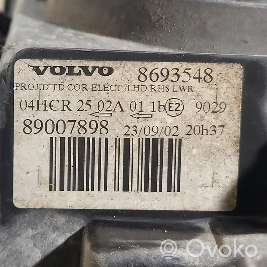 Volvo V70 Передняя фара 8693548