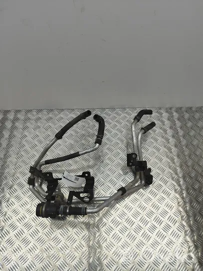 Volkswagen Touareg II Tubo flessibile del liquido di raffreddamento del motore 7P0815857A