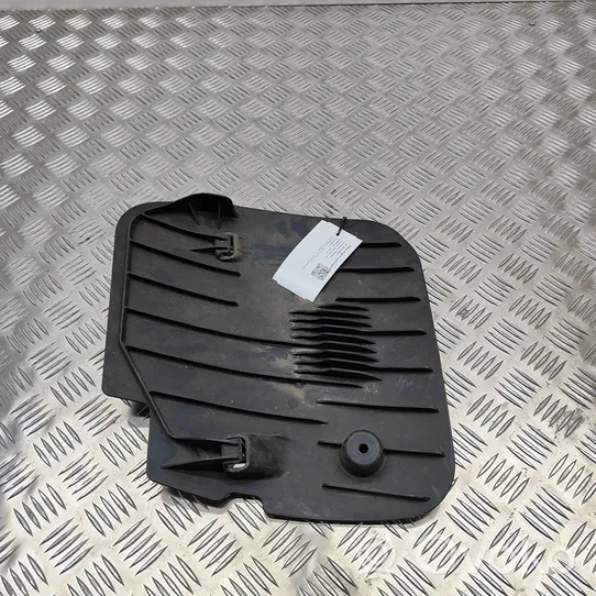 BMW 5 G30 G31 Protezione inferiore del serbatoio del carburante 6861146