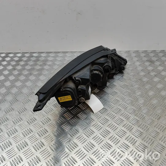 KIA Sportage Lampa przednia 921013U310