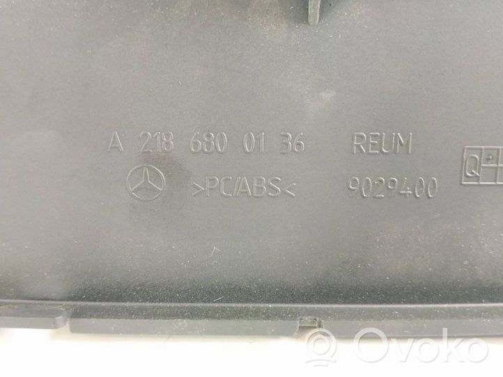 Mercedes-Benz CLS C218 X218 Radion/GPS-laitteen pääyksikön kehys 2186800136