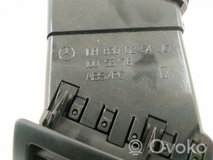 Mercedes-Benz A W169 Boczna kratka nawiewu deski rozdzielczej 