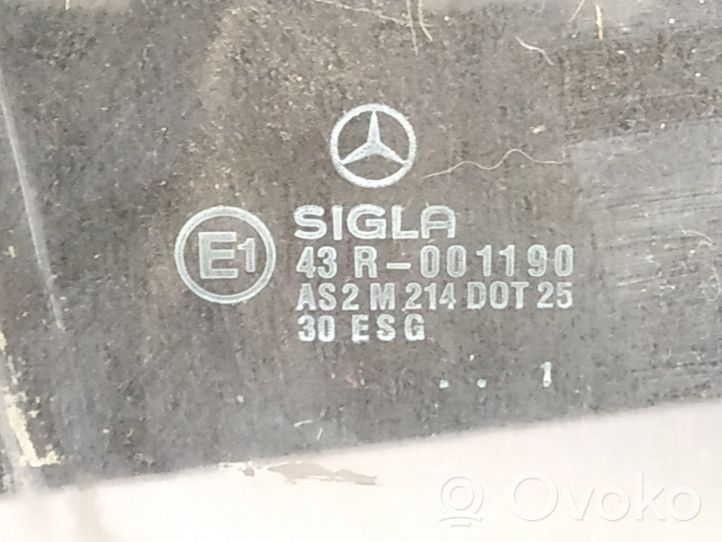 Mercedes-Benz E W124 priekšējo durvju stikls (četrdurvju mašīnai) 1247200218