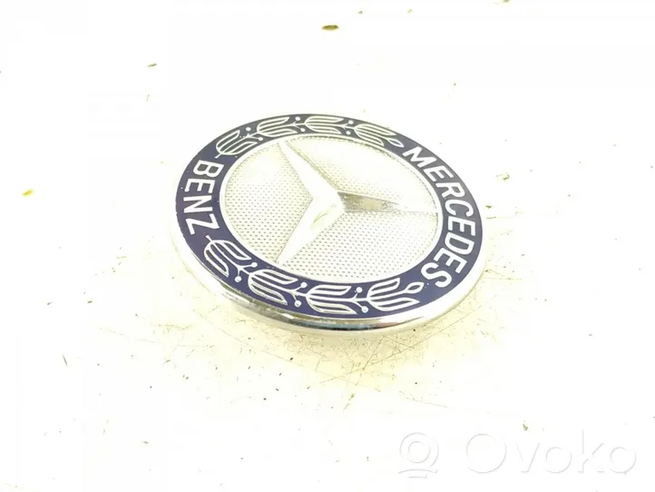 Mercedes-Benz C W203 Manufacturer badge logo/emblem 2048170616