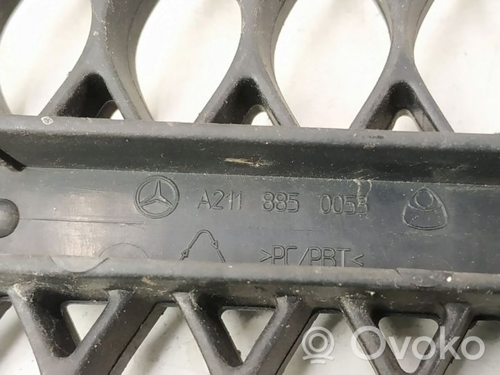 Mercedes-Benz E W211 Etupuskurin alempi jäähdytinsäleikkö A2118850053