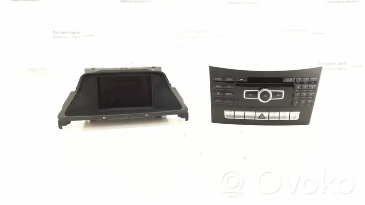 Mercedes-Benz CLS C218 X218 Panel / Radioodtwarzacz CD/DVD/GPS 