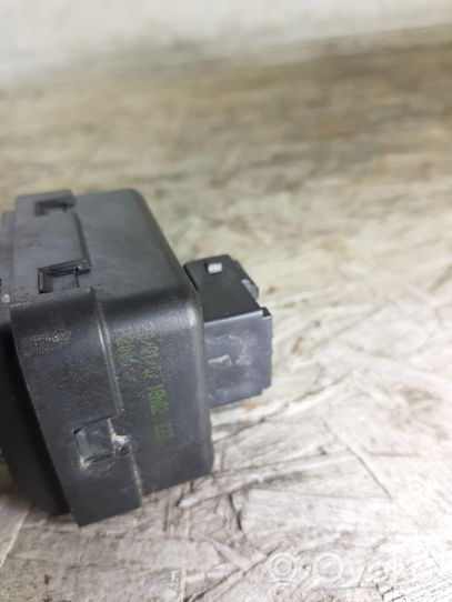 Volvo XC70 Headlight level adjustment motor P2004