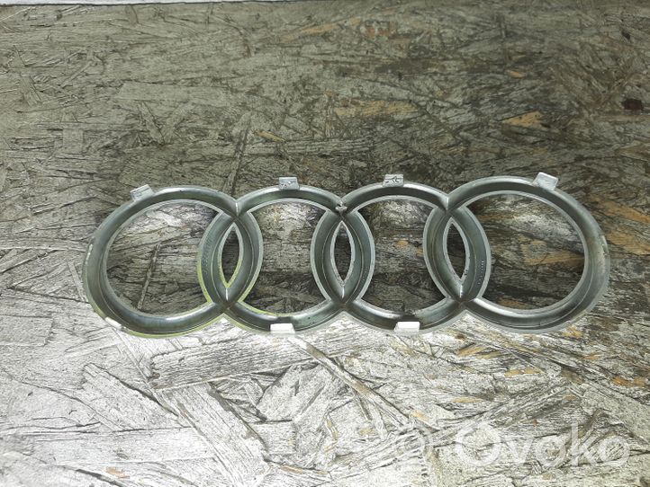 Audi A4 S4 B5 8D Mostrina con logo/emblema della casa automobilistica 8D0853605