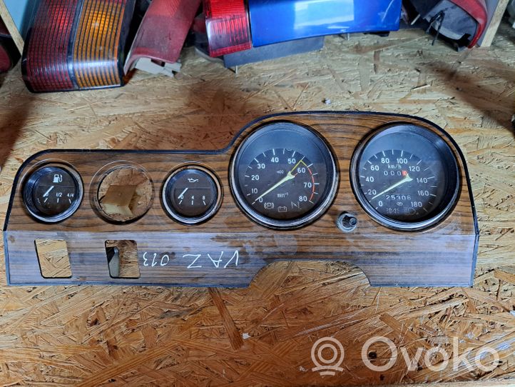 VAZ 2106 Compteur de vitesse tableau de bord 21035325124