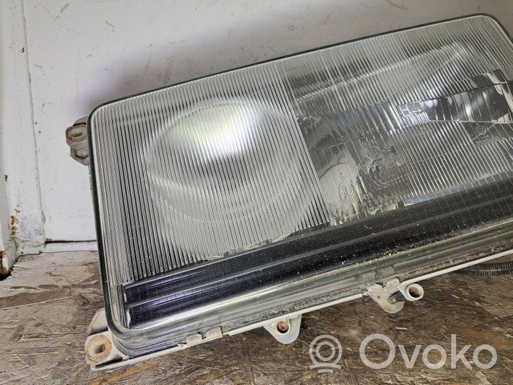 Mercedes-Benz 406 608 Lampa przednia 3018201561