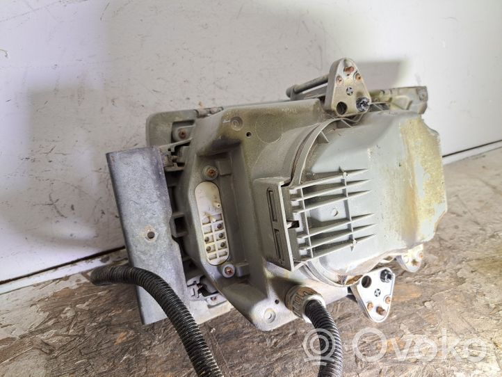 Mercedes-Benz 406 608 Lampa przednia 3018201561