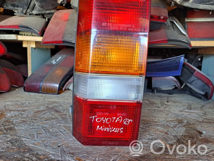 Toyota Starlet (P70) III Feux arrière / postérieurs 2817