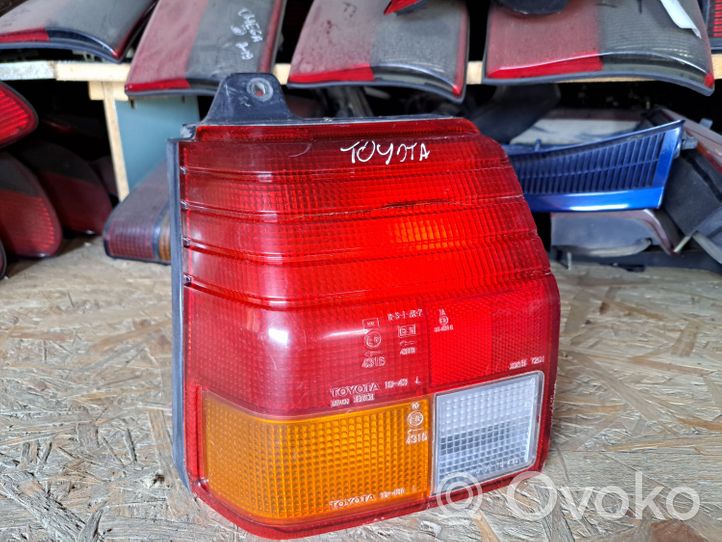 Toyota Starlet (P70) III Lampa tylna 1043A