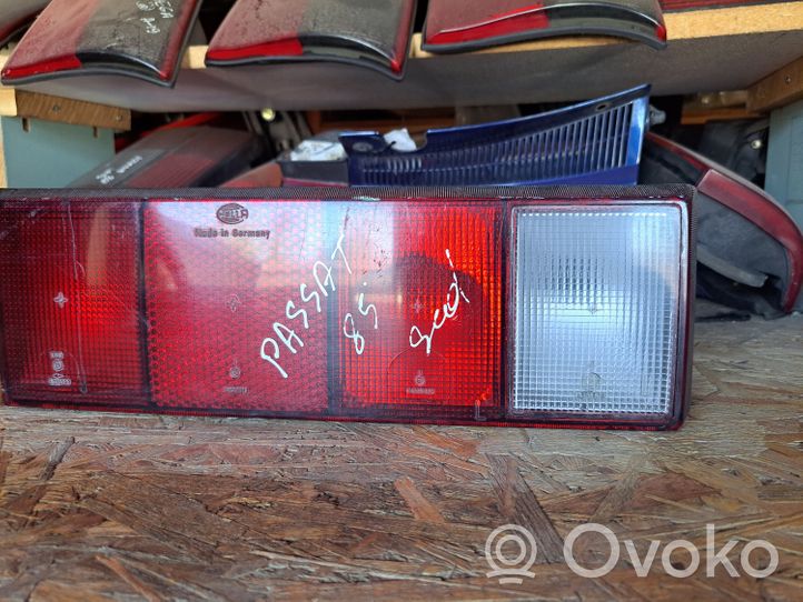 Volkswagen PASSAT Lampa tylna 325945111B