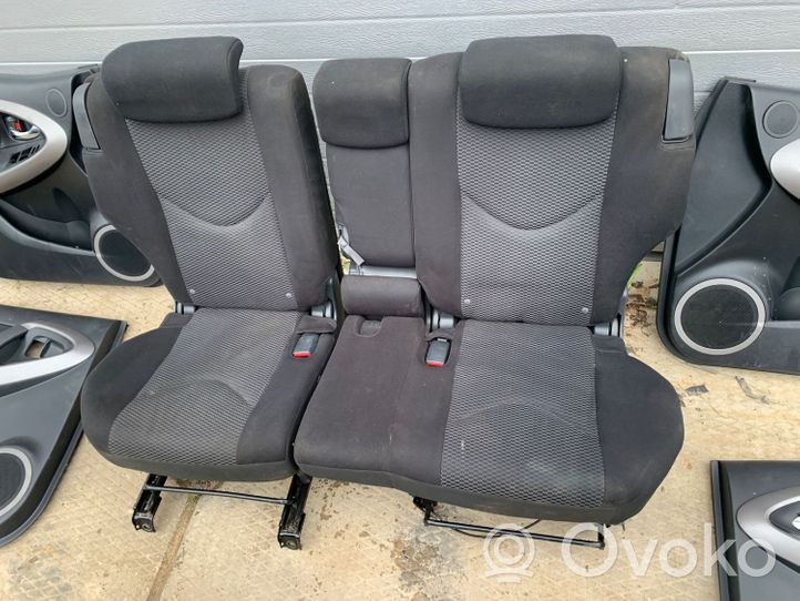Toyota RAV 4 (XA30) Fotele / Kanapa / Boczki / Komplet 