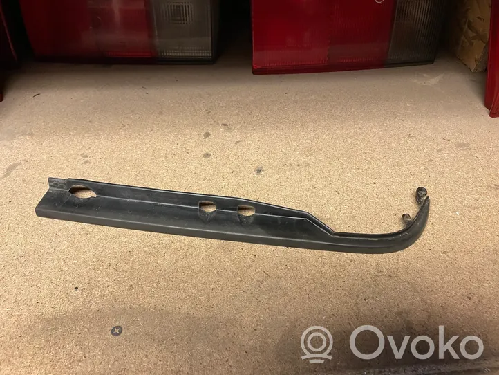 Audi 80 90 B2 Listwa pod lampę przednią 857853835A