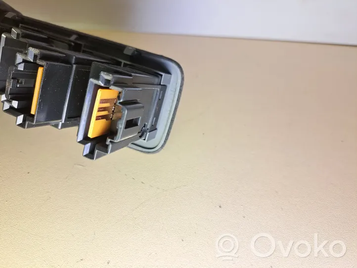 Mitsubishi Space Runner Schalter Versteller Außenspiegel XR320889