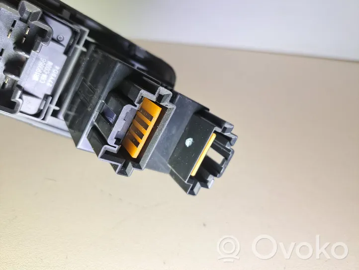 Mitsubishi Space Runner Przycisk regulacji lusterek bocznych XR320889