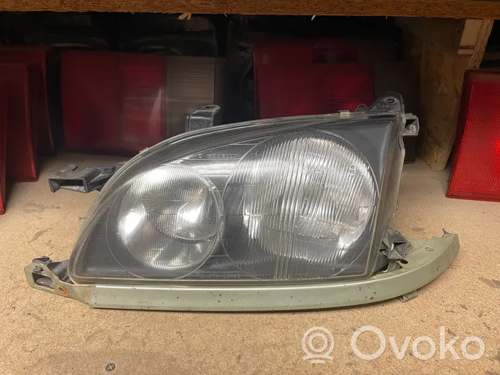 Toyota Avensis T220 Phare frontale 0528