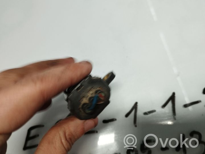 Opel Zafira A Air pressure sensor 24426679