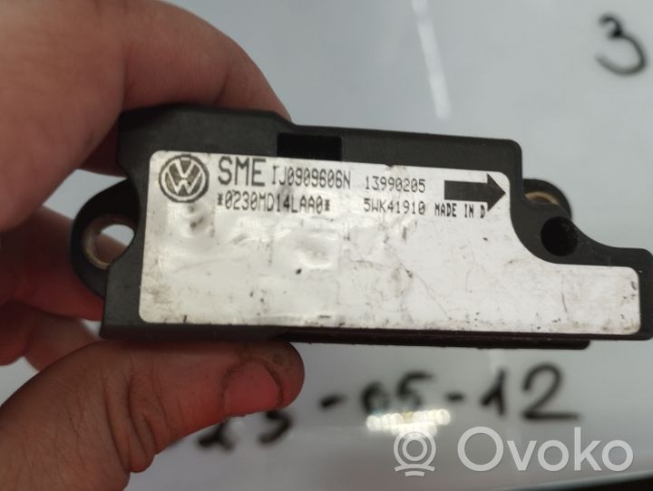 Volkswagen PASSAT B5 Gaisa spilvenu trieciensensors 13990205