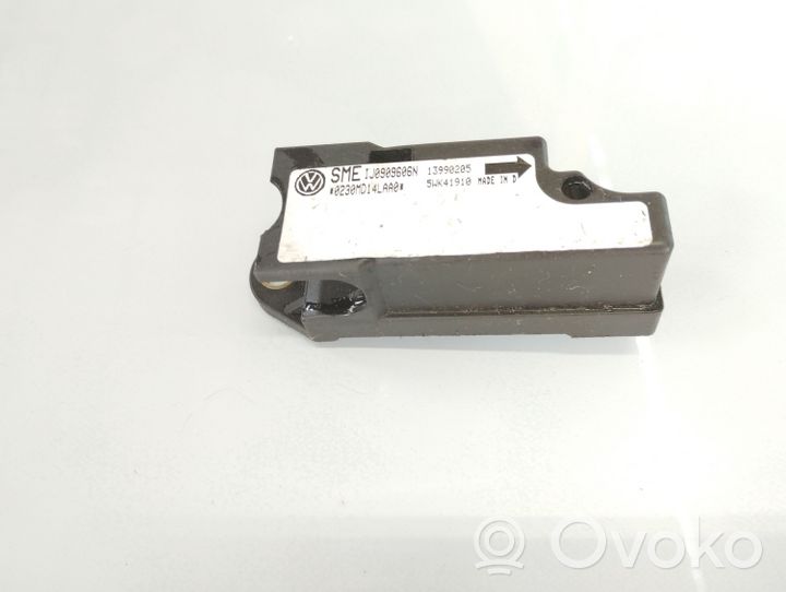 Volkswagen PASSAT B5 Gaisa spilvenu trieciensensors 13990205