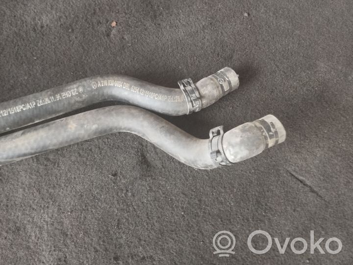 Mercedes-Benz E W210 Tuyau de liquide de refroidissement moteur A210830024