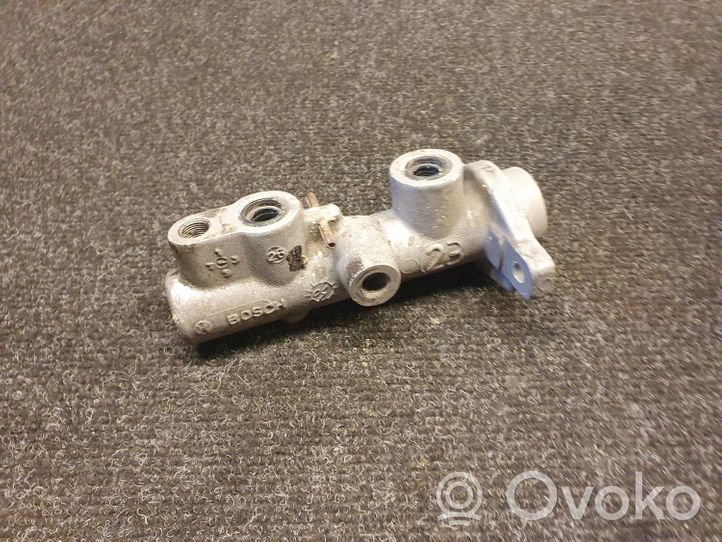 Nissan Almera Tino Główny cylinder hamulca 22157879