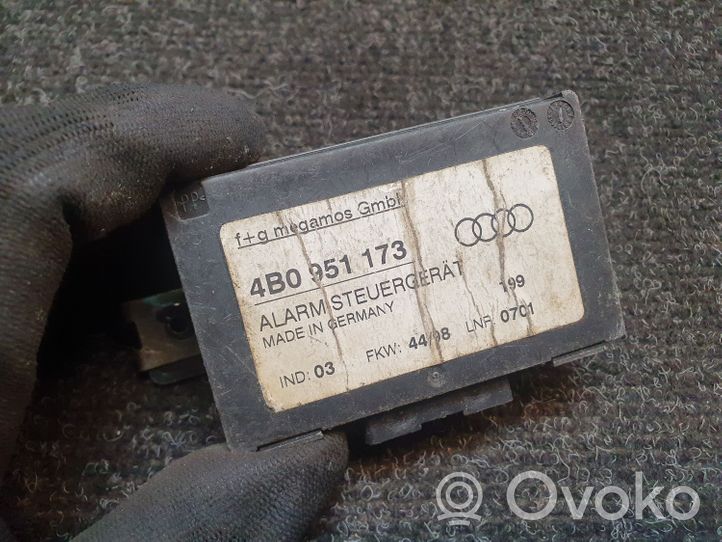 Audi A4 S4 B5 8D Alarm control unit/module 4B0951173