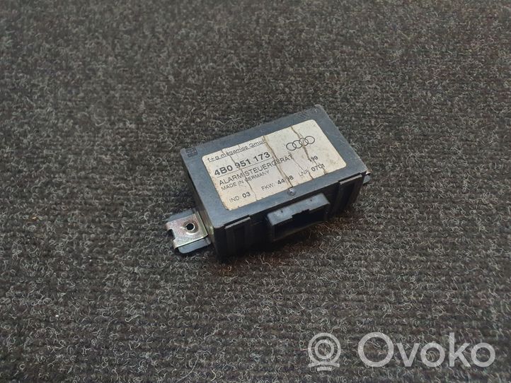 Audi A4 S4 B5 8D Alarm control unit/module 4B0951173