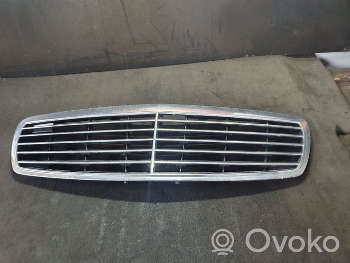 Mercedes-Benz E W211 Griglia anteriore A2118800583