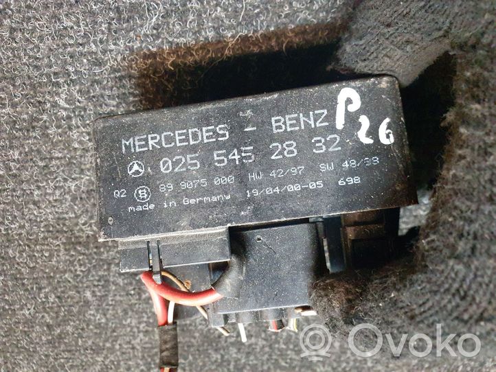 Mercedes-Benz A W168 Hehkutulpan esikuumennuksen rele 0255452832