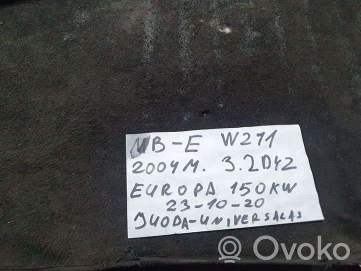 Mercedes-Benz E W211 Takatasauspyörästön kannatin 