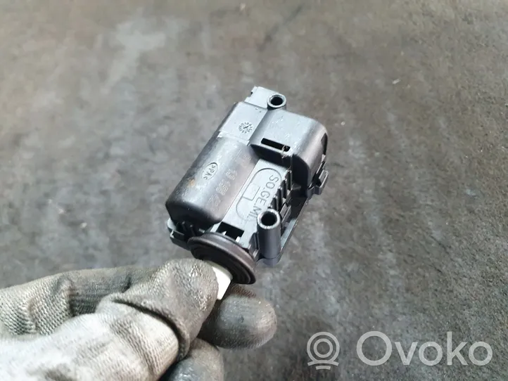 Opel Zafira B Verrouillage du bouchon du réservoir de carburant 13158426