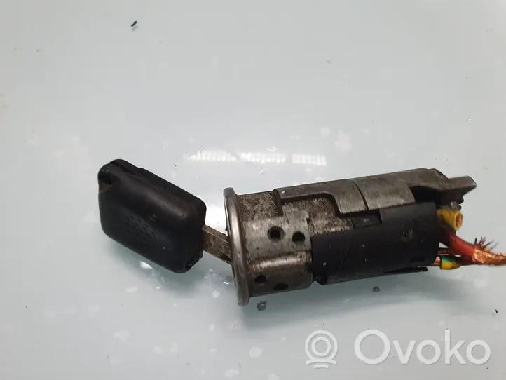 Renault Laguna I Ignition lock 421226L