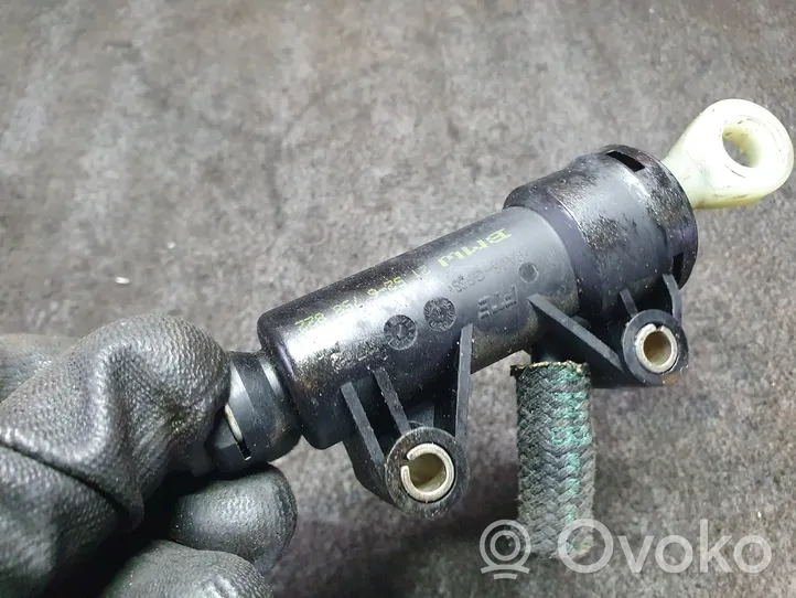 BMW 3 E46 Główny cylinder sprzęgła 21526758822