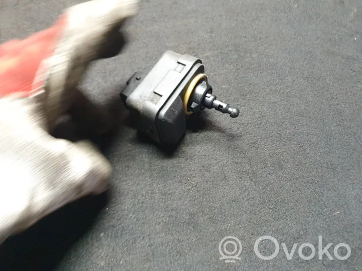 Volvo V70 Headlight level adjustment motor 