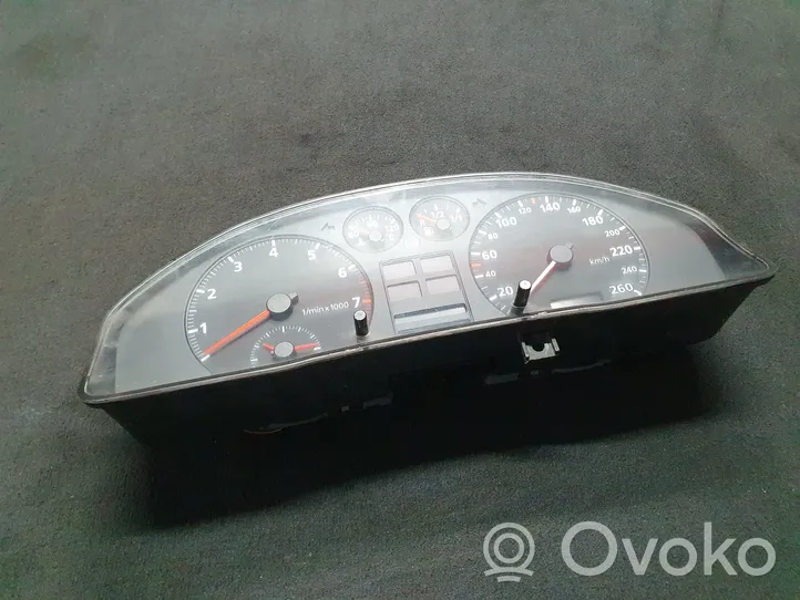 Audi A4 S4 B5 8D Tachimetro (quadro strumenti) 88311225